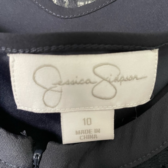 Gorgeous lace dress by Jessica Simpson - Picture 3 of 3